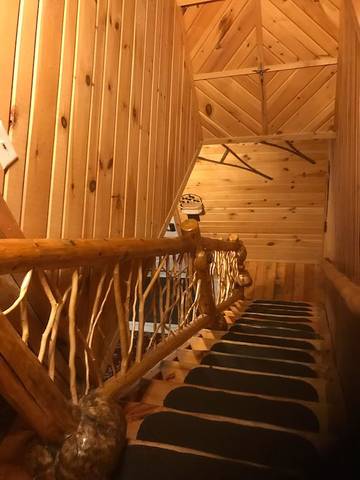 Log Cabin for 14 Guests in Alger County, Picture 2