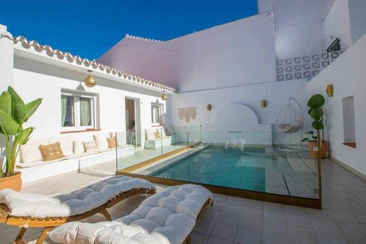 Apartamento para 4 personas, con terraza además de piscina y jardín en El Morche