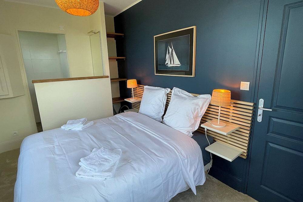 Charming house, sea and garden view, close to the D-Day landing beaches, sleeps 6 in Quinéville, Cherbourg en omgeving