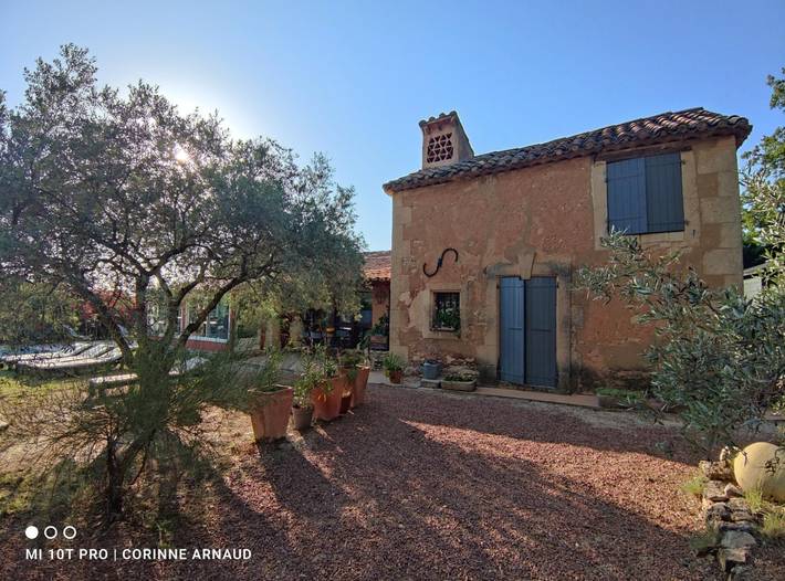 Gîte pour 6 personnes, avec piscine ainsi que terrasse et jardin dans le Vaucluse - 2