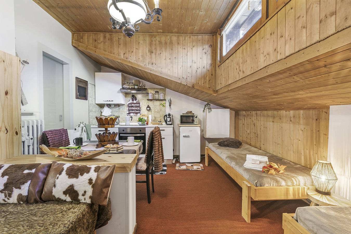 Apartamento entero, Apartamento con vistas a la montaña, aparcamiento, WiFi y cerca de pistas de esquí in Sestriere, Via Lattea