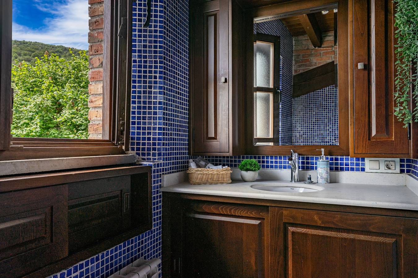 Landhuis 'La Campanona' met uitzicht op de bergen, privéterras en Wifi, foto 10