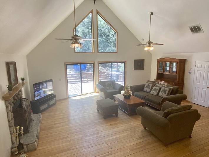 Vacation house for 50 people, with hot tub and pool as well as balcony, with pets in Southern California