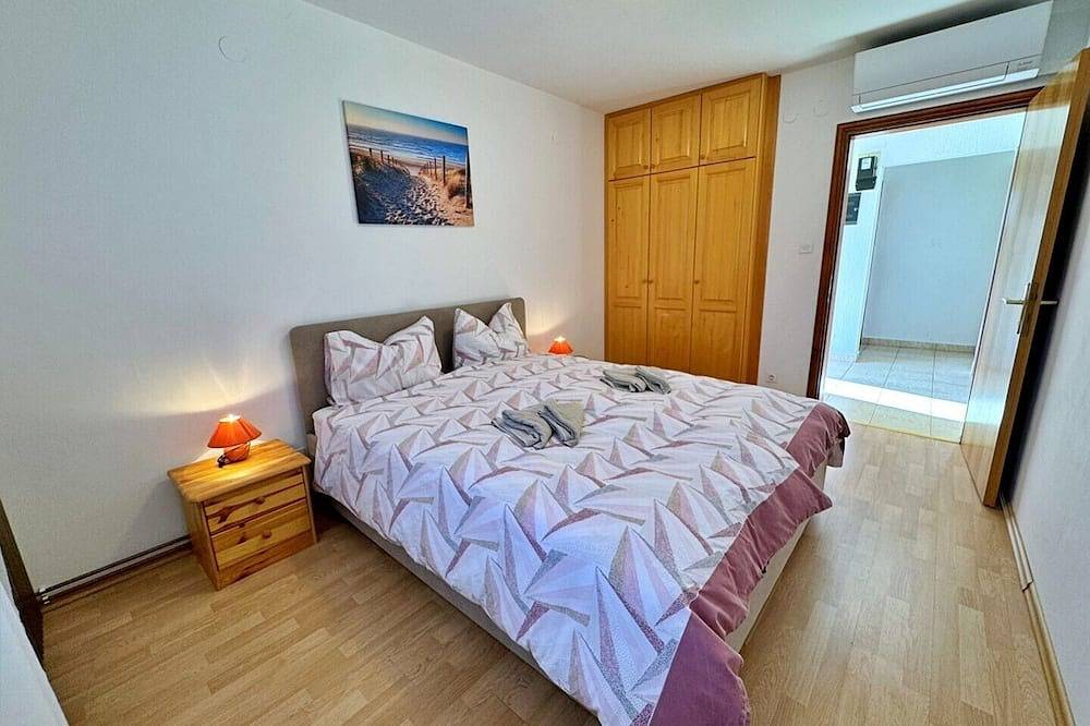 Ganze Wohnung, Apartment Pavle 2 - ruhige Lage, Meerblick, Haustiere erlaubt, Garten, Grill, Parkplatz in Malinska-Dubašnica, Krk