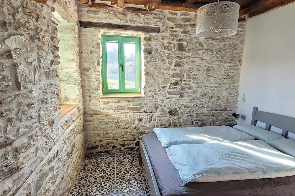 Charmantes, Denkmalgeschütztes Haus in Traumhafter Lage mit Meerblick in Nikiti, Sithonia Halbinsel