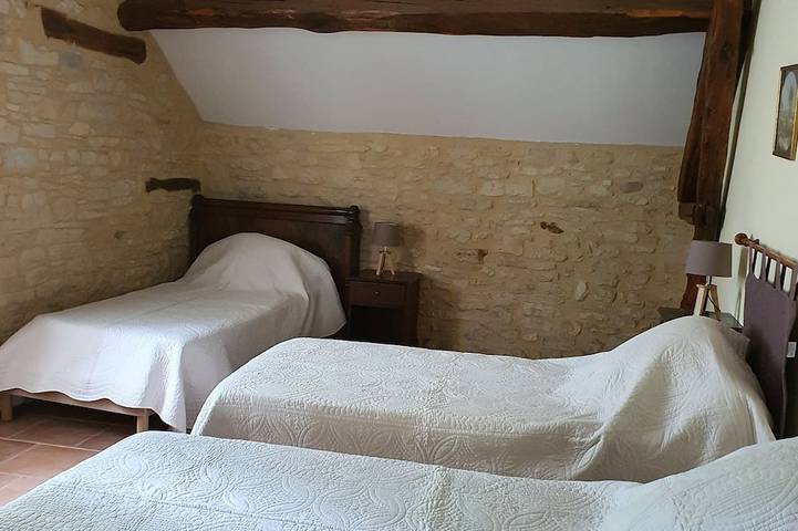 Quiet vacation rental for 5 people with a safe swimming pool in Salviac, Quercy