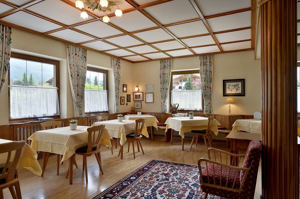 Entire apartment, Vacation apartment Pension Eberharter in Mayrhofen, centrally but quietly located in Mayrhofen, Ziller valley alps