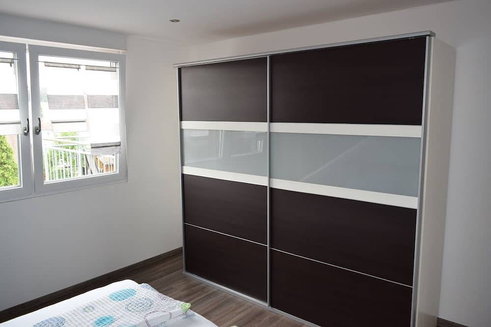 Ganze Wohnung, Ferienwohnung 1 mit Südbalkon in Zirndorf, Franken
