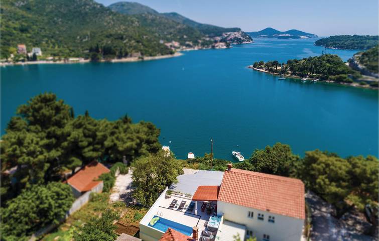 Ganze Ferienwohnung, Geräumig, 2 km vom Strand entfernt: WLAN, Klimaanlage, Pool und Küche – der perfekte Urlaubsort! in Zaton, Grad Dubrovnik