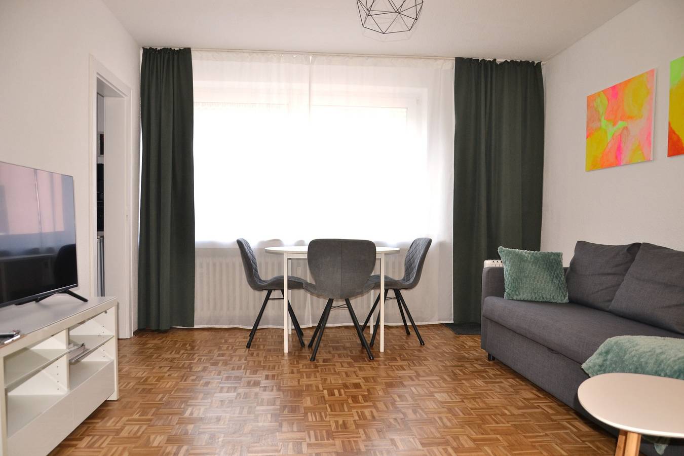 Ganze Wohnung, Apartment 'Art Home – Mit Balkon' mit Balkon und Wlan in Meiderich/Beeck, Duisburg