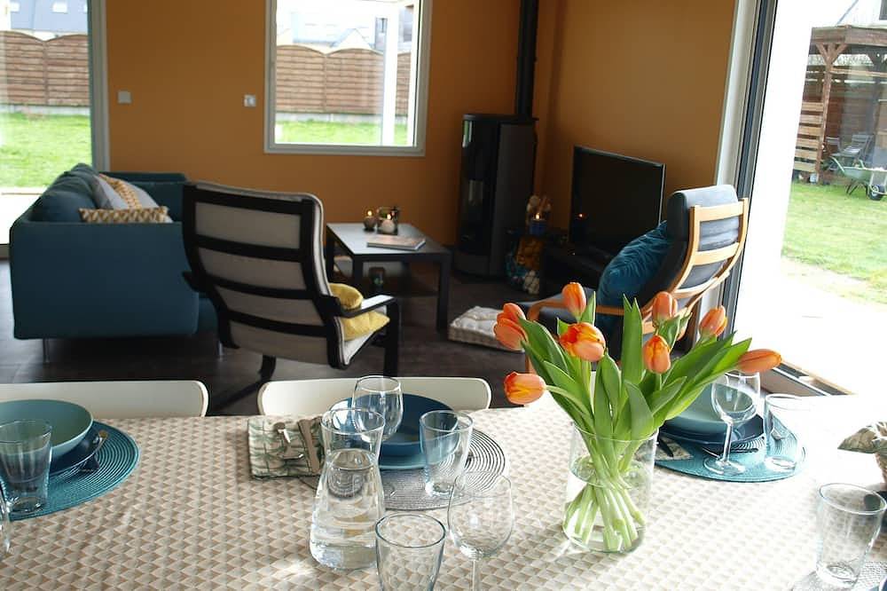 Île-Grande - Renovated 3★ gîte with enclosed garden & walking beach. Pets welcome! in Île-Grande, Pleumeur-Bodou