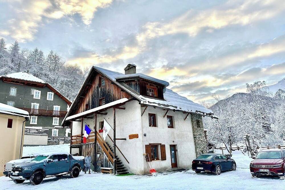 Entire apartment, Casa-Le Toussiard apart dans chalet St-Véran 4-6p in Saint-Véran, Queyras