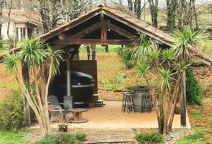 Location de vacances pour 11 personnes, avec jacuzzi ainsi que jardin et terrasse à Saint-Maurice-sur-Adour