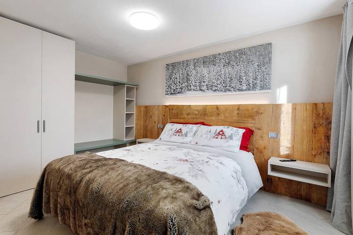 Gîte pour 2 personnes, avec jardin dans Roisan