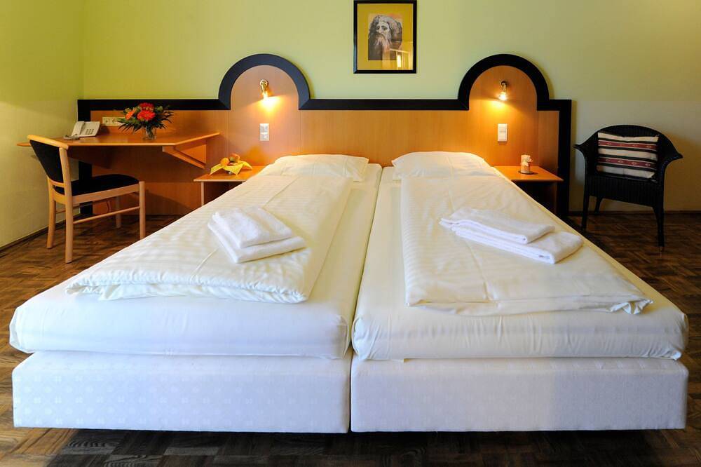 Kunsthotel Fuchspalast - Double Room in Sankt Veit an der Glan, Mittelkärnten