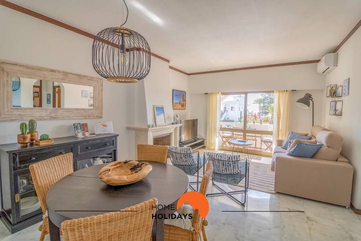 Casa de férias para 4 pessoas, com piscina e varanda em Praia da Oura