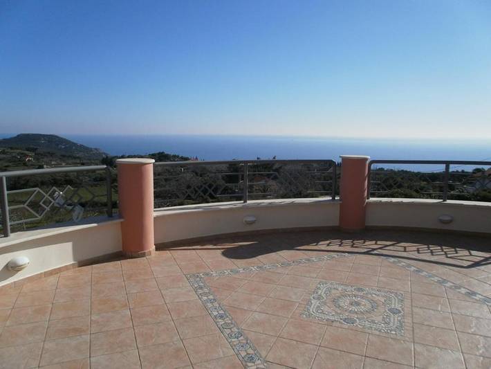 Villa per 13 persone, con giardino e idromassaggio ad Eubea