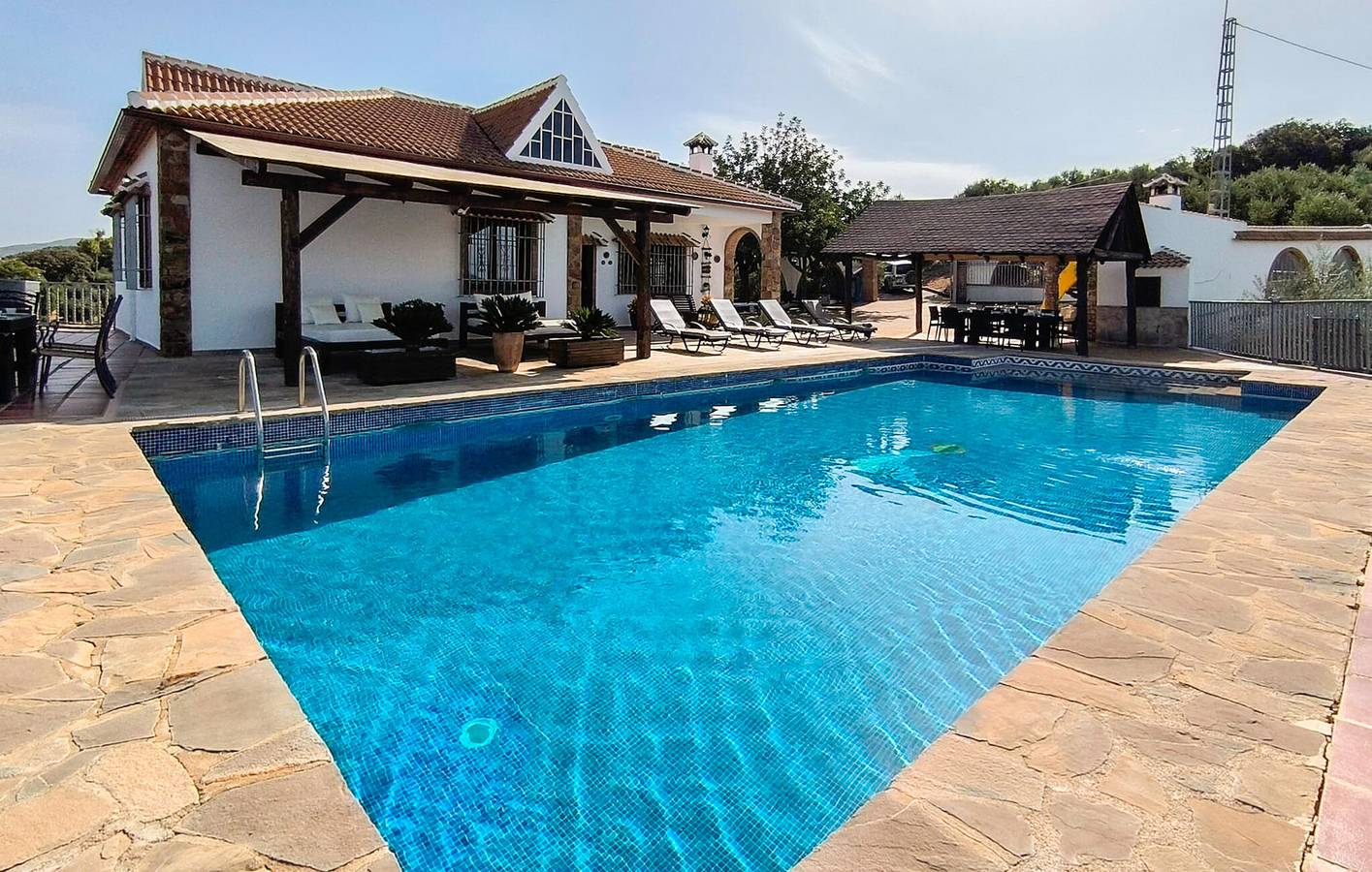 Apartamento de 120 m2 con aire acondicionado, terraza, piscina y barbacoa in Iznájar, Sierras Subbéticas