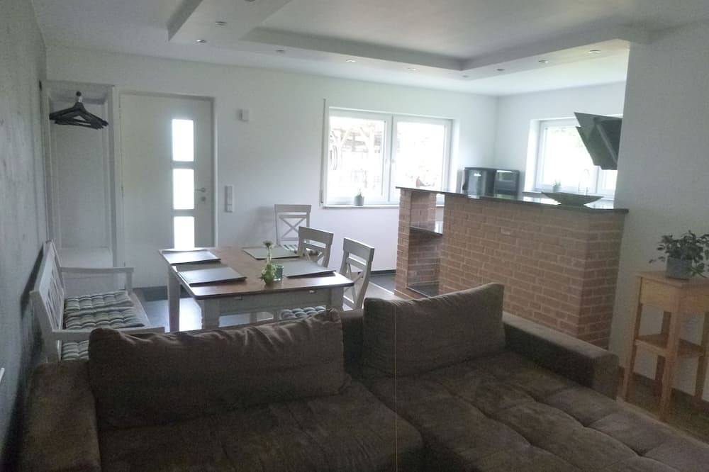 Ganze Wohnung, Coole Ferienwohnung für 2-4 Personen in Krauchenwies, direkte Nähe zum Badesee. in Krauchenwies, Region Bodensee-Oberschwaben