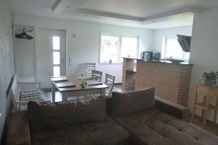 Ganze Wohnung, Coole Ferienwohnung für 2-4 Personen in Krauchenwies, direkte Nähe zum Badesee. in Krauchenwies, Region Bodensee-Oberschwaben