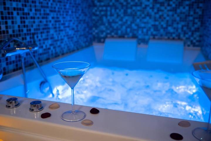 Location de vacances pour 2 personnes, avec jacuzzi et jardin à Trédarzec