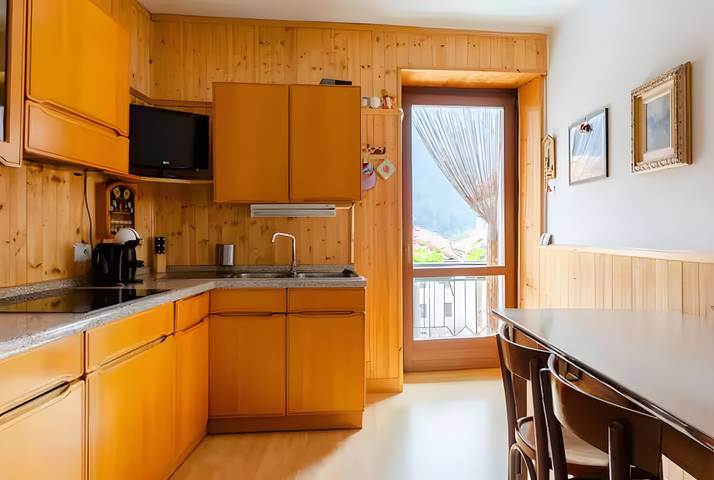 Ganze Wohnung, Apartment 'Fiore dell'Alpe' mit privatem Garten, Balkon und Wlan in Javrè, Porte di Rendena