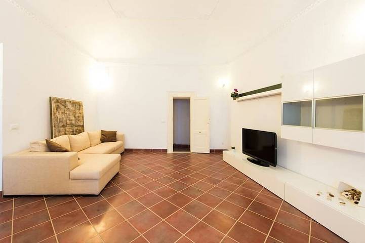 Apartamento entero, Palazzo Cammarata (edificio de finales del siglo XVIII) Apartamento de tres habitaciones con gran salón. in Castellammare (Palermo), Palermo