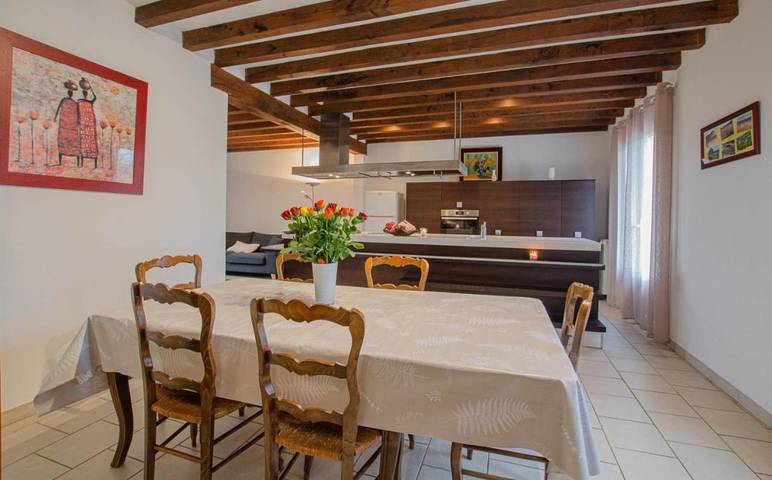 Location de vacances pour 6 personnes, avec jardin et terrasse à Laubressel