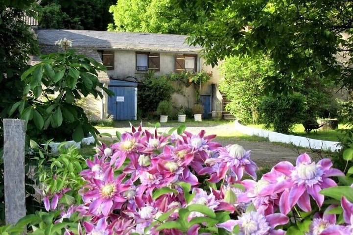 Location de vacances pour 7 personnes, avec jardin, animaux acceptés à Vabre