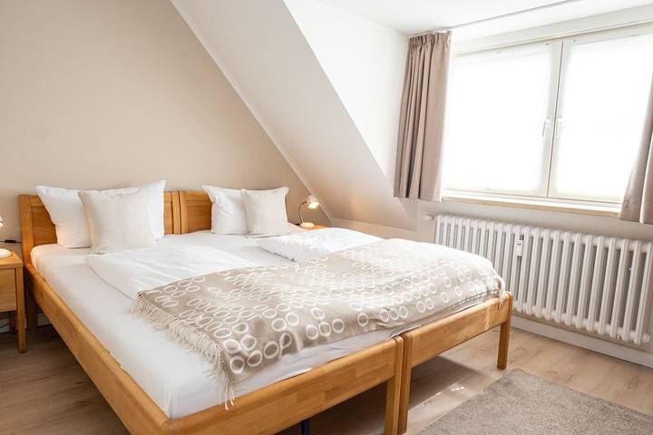 Ganze Wohnung, Wunderschöne Ferienwohnung mit Sauna, Indoor-Pool und Fitnessraum in Keitum in Keitum, Sylt (Gemeinde)