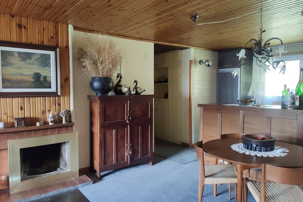 Entire apartment, Cozy apartment with beautiful mountain views in Candanchú, Aisa