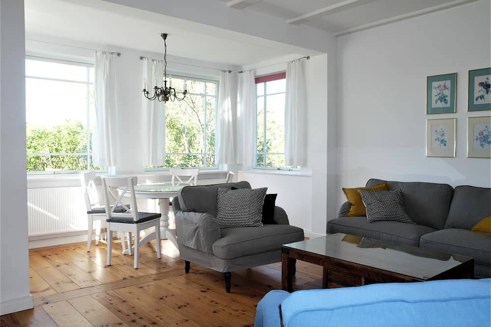 Ganze Wohnung, Schöne Ferienwohnung auf großem Naturgrundstück direkt an der Ostsee in Wohlenberg, Klütz