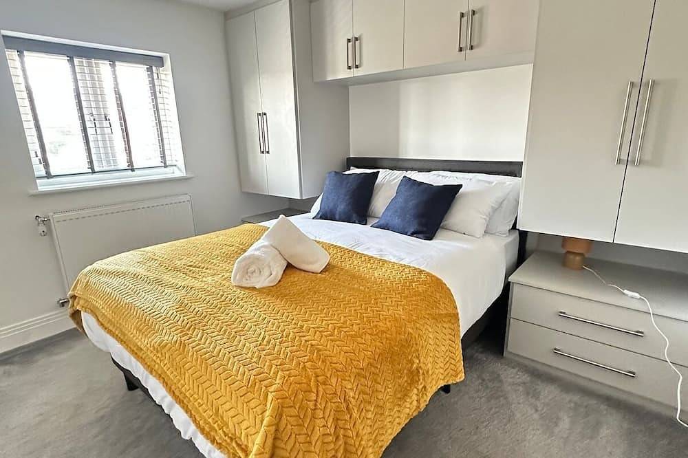 Entire apartment, Woking Work Stay – 2 Beds + Park in Woking, Surrey