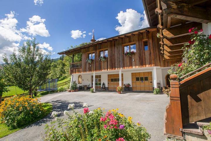 Ferienwohnung für 9 Personen, mit Balkon und Pool sowie Sauna und Ausblick in Bramberg am Wildkogel