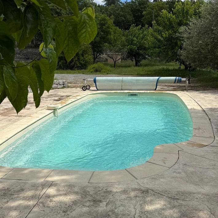Location de vacances pour 6 personnes, avec jardin ainsi que piscine et terrasse à Chandolas - 2