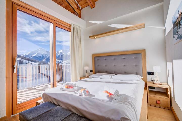 Chalet Merveille Ski In - Ski Out for 9 in Sauze d'Oulx, Via Lattea