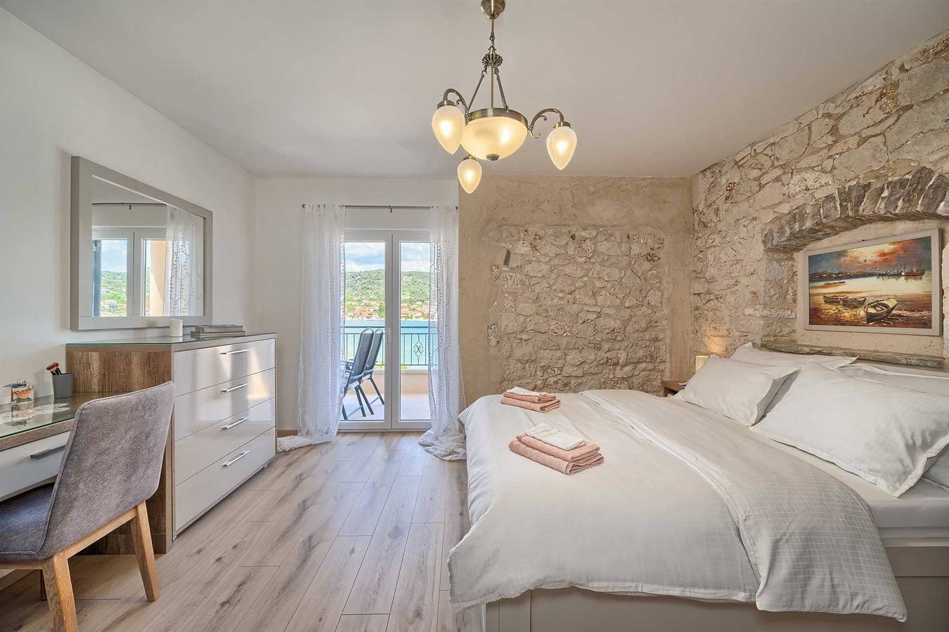 Beach House Joy - charming waterfront villa with a heated pool for 8 guests in Vinisce, Split-Dalmatia