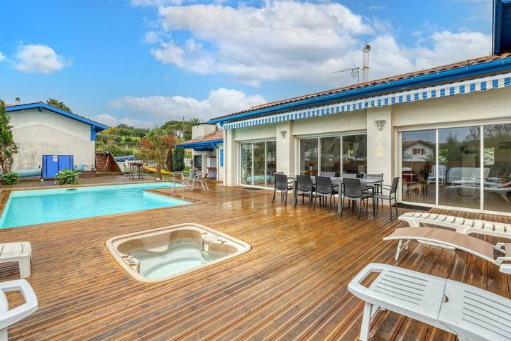 Casa de vacaciones para 18 personas, con Terraza y Piscina en Bidart