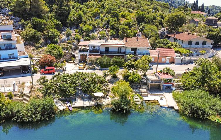 Ganze Ferienwohnung, Modernes Apartment mit 2 Schlafzimmern und Terrasse in der Nähe der Küste von Ploče und des Sees in Dubrovnik-Neretva