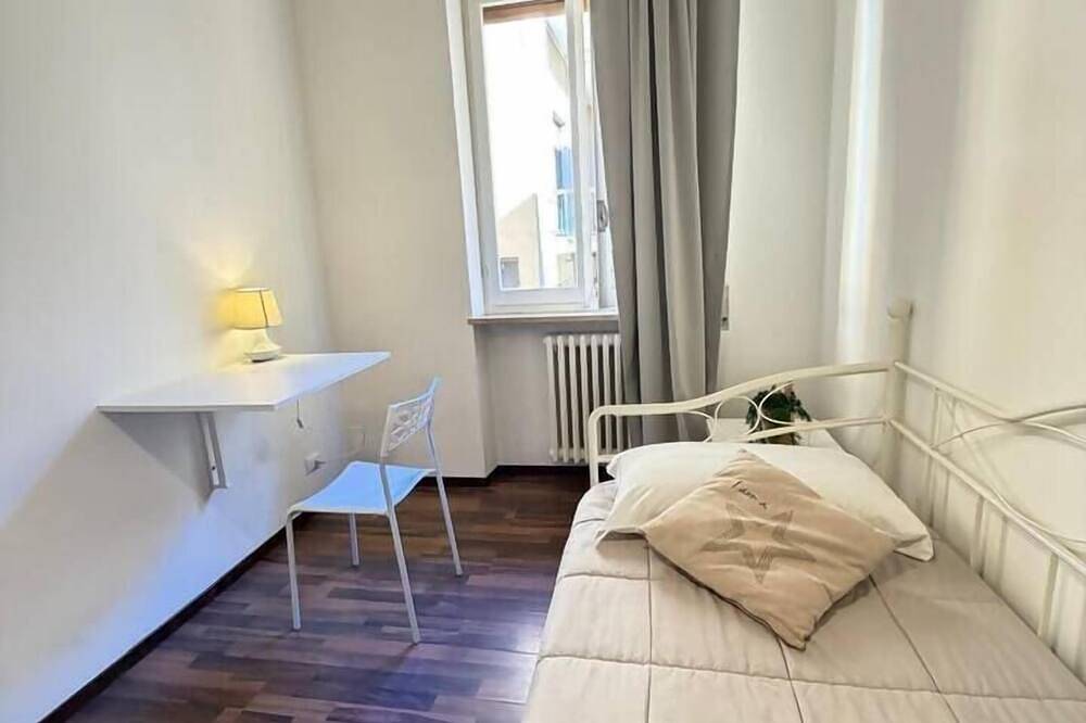 Appartamento intero, Trilocale moderno 2min Leonardo Academy, Centro in Sesto Calende, Comune di Sesto Calende