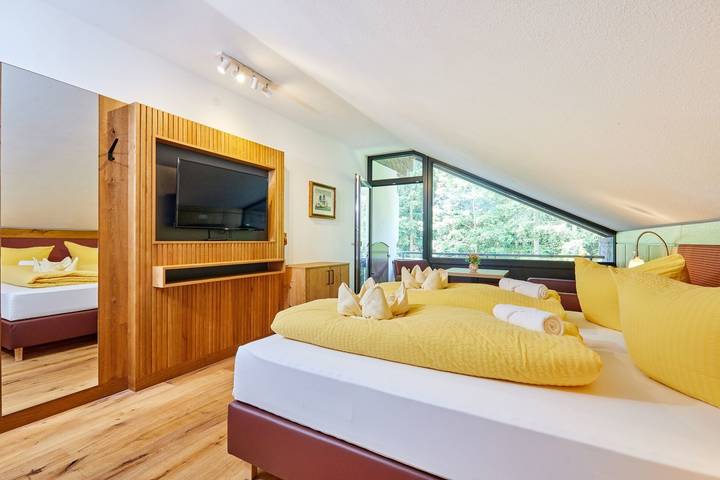 Ferienwohnung für 3 Personen, mit Sauna und Balkon sowie Ausblick und Garten in Dachstein Salzkammergut