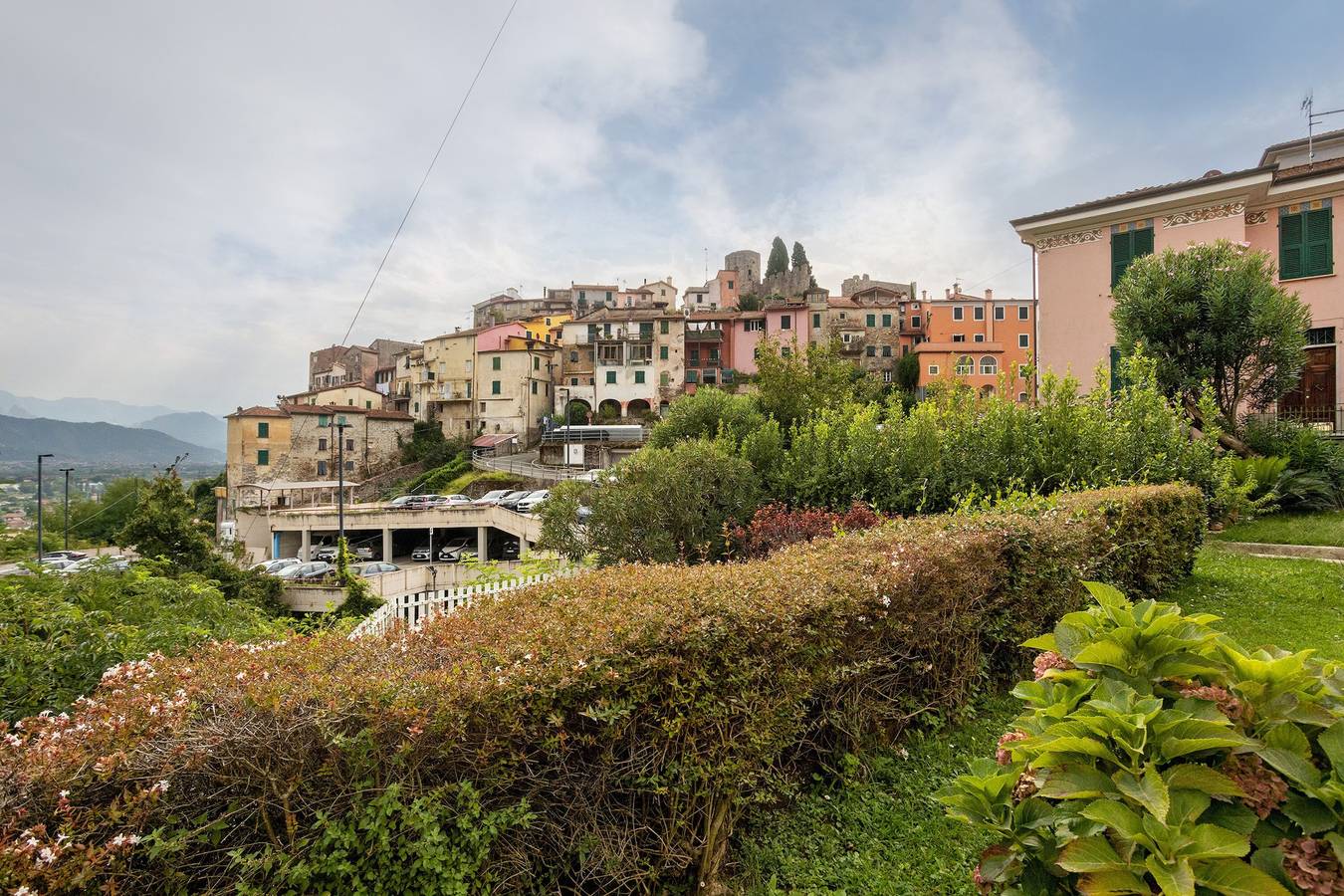 Appartamento intero, Appartamento 'Montemare' con Giardino Privato, Wi-Fi e Aria Condizionata in Ameglia, Comune di Ameglia