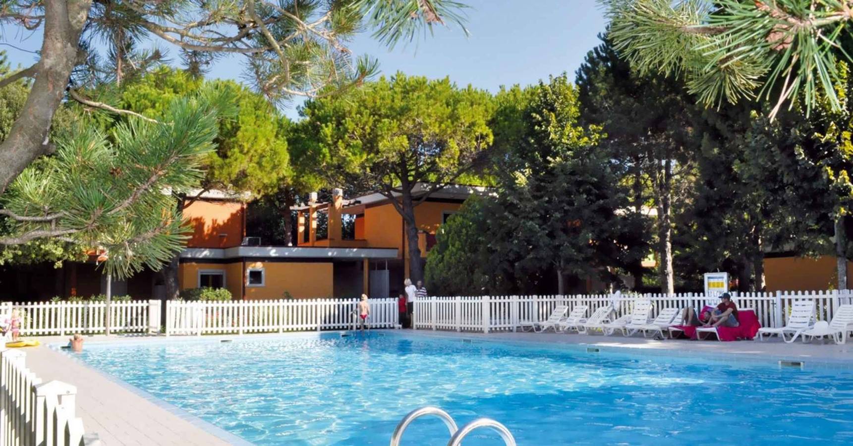 Entire holiday apartment, Holiday apartment with air conditioning, balcony and pool  in Bibione, Venice Province