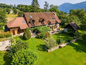Cottage pour 2 personnes, avec piscine et jardin dans Lac d'Aiguebelette