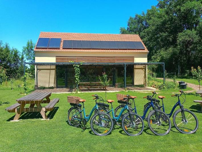 Auberge pour 6 personnes, avec Terrasse et Jacuzzi ainsi que Jardin et Vue