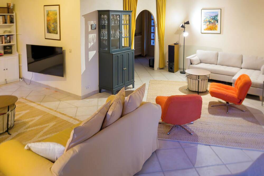 \"Villa Christine\" - completely private with (heated) pool, beautiful views in Carcès, Brignoles region
