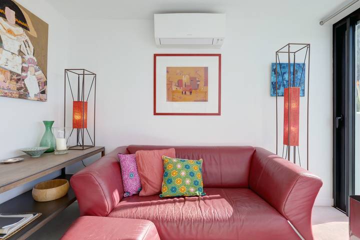 Apartamento entero, Apartamento Casa Domino 1 con amplia terraza, piscina compartida y Wi-Fi gratuito in Torreguadiaro, San Roque