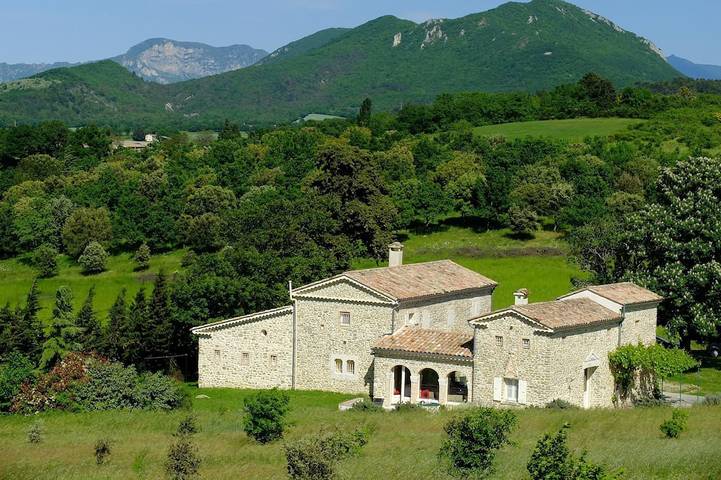 Location de vacances pour 9 personnes, avec Terrasse et Jardin à Cléon-d'Andran
