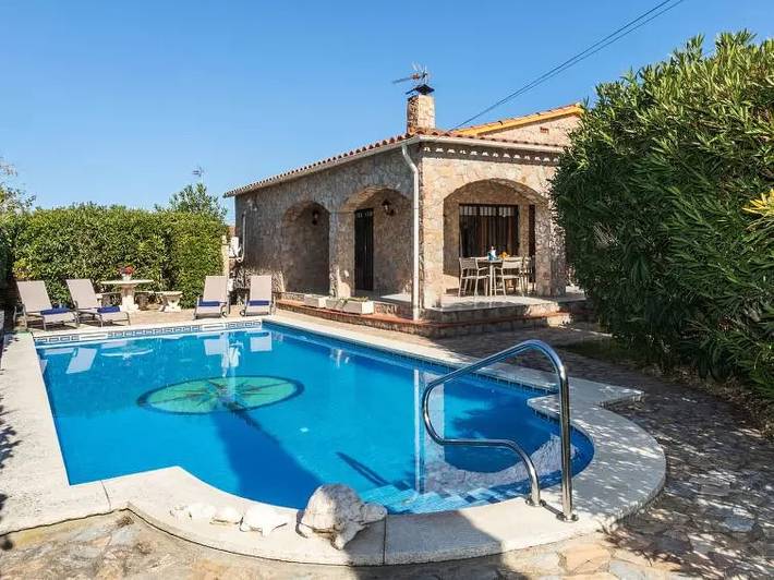 Casa rural para 6 personas, con balcón y piscina en Pals