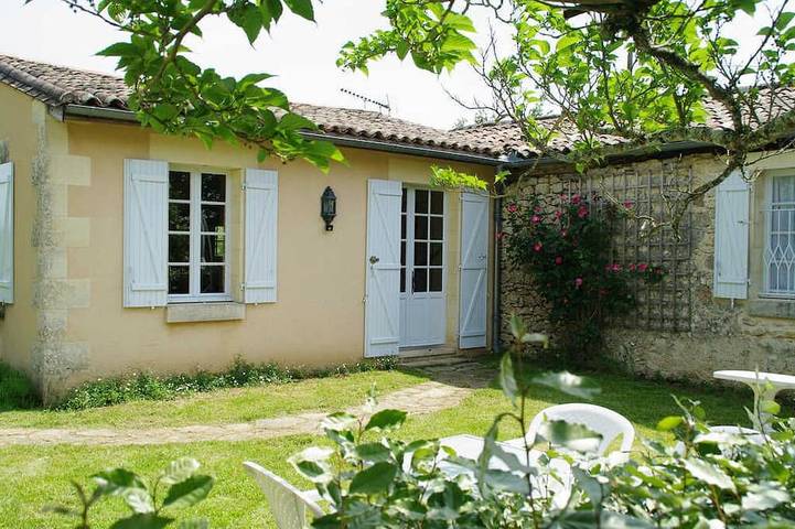 Location de vacances pour 4 personnes, avec jardin, animaux acceptés à Saint-Aubin-de-Branne